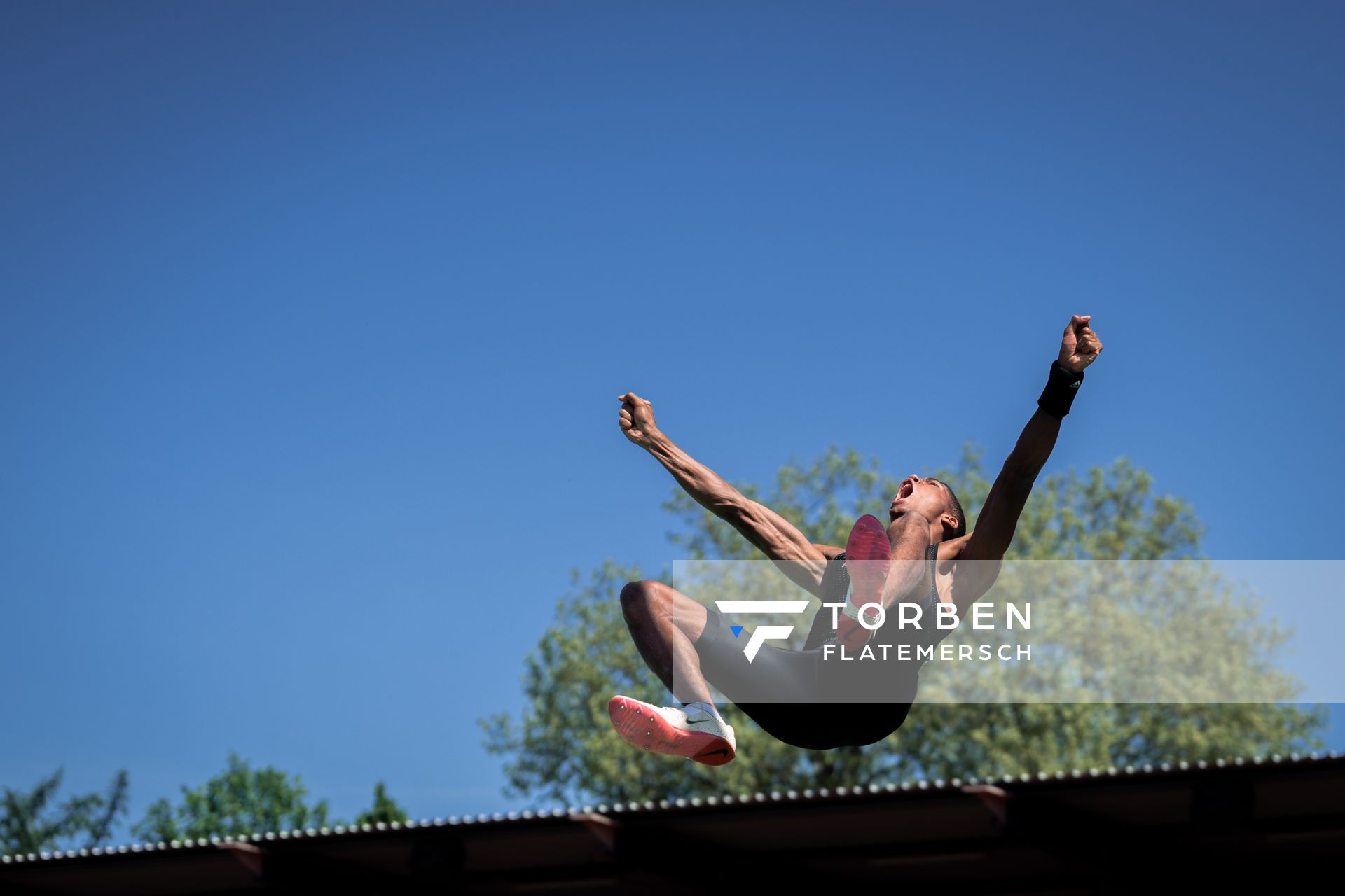 Malik Diakite (Hannover 96) im Stabhochsprung am 08.05.2022 beim Stadtwerke Ratingen Mehrkampf-Meeting 2022 in Ratingen